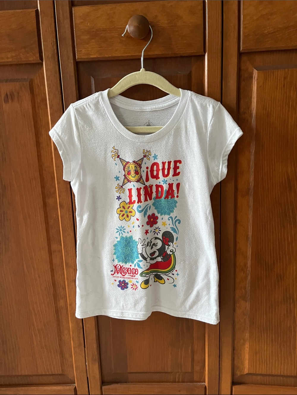 Disney White '¡Que Linda!' Graphic Short-Sleeve Tee with Red & Blue Accents